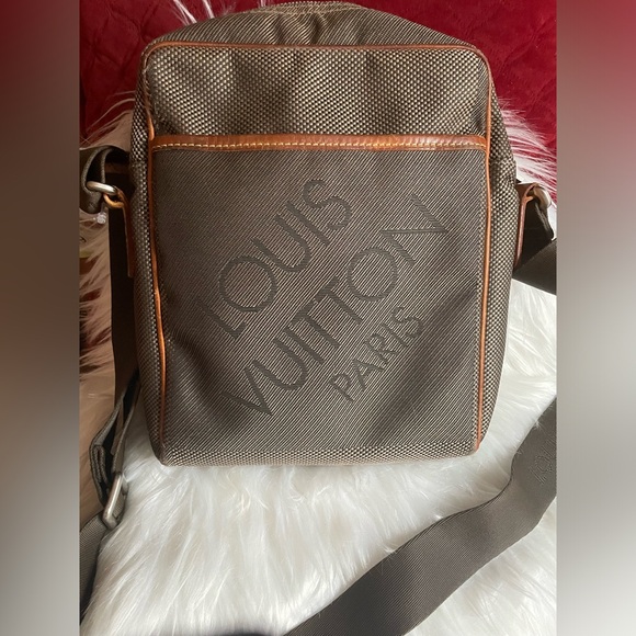 Louis Vuitton Damier Geant Citadin Messenger in Terre Brown. - Picture 4 of 13